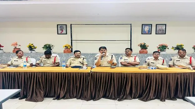 స్కూల్‌ బస్సు డ్రైవర్లు భద్రత  నియమాలు పాటించాలి