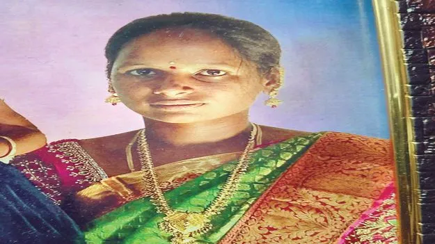 నీటి సంపులో దూకి   ఇద్దరు పిల్లలు సహా మహిళ ఆత్మహత్య 