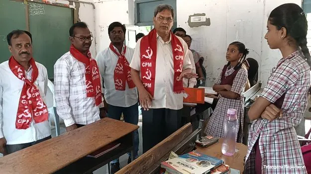 విద్యార్థుల సమస్యలను ప్రభుత్వం పరిష్కరించాలి