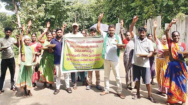   వంటావార్పుతో గిరిజనుల నిరసన 