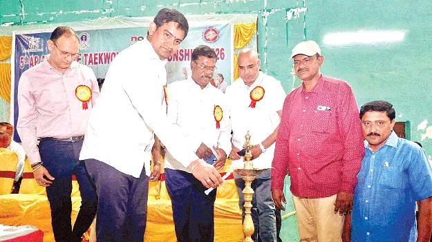 క్రీడాకారులకు ఉజ్వల భవిష్యత్తు