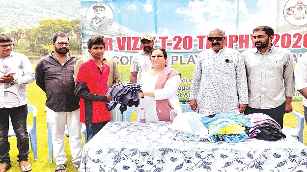 క్రీడలతో మానసికోల్లాసం: ఎమ్మెల్యే అదితి