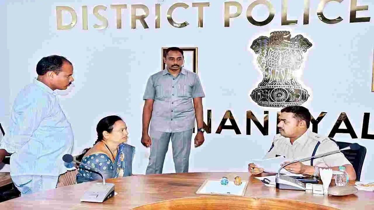 పోలీసు పీజీఆర్‌ఎస్‌కు 127 అర్జీలు