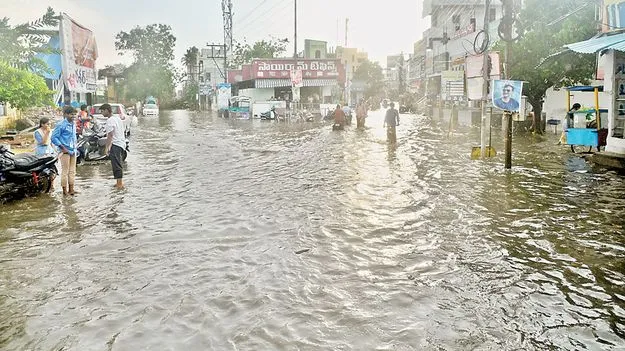 గాలి వాన.. బీభత్సం!