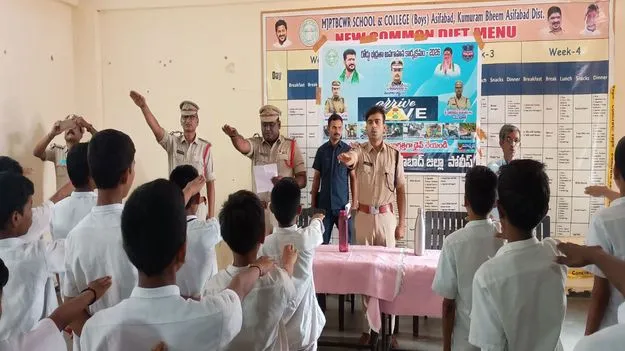 kumaram bheem asifabad-అవగాహన కల్పించి.. ప్రతిజ్ఞ చేయించి..