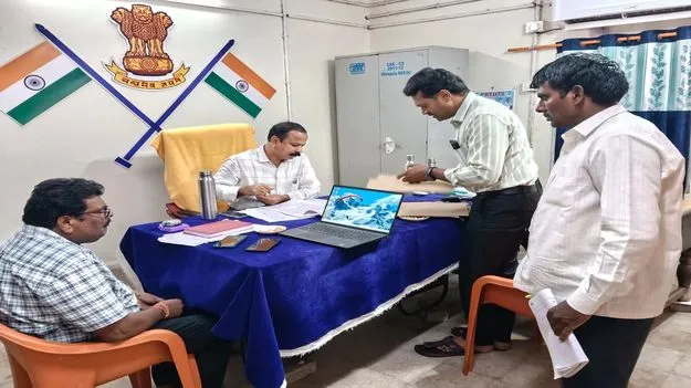 రెవెన్యూ సమస్యలను సత్వరమే పరిష్కరించాలి 