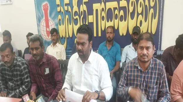 ఉద్యోగాల పేరిట మోసం చేసిన వారిపై చర్యలేవీ