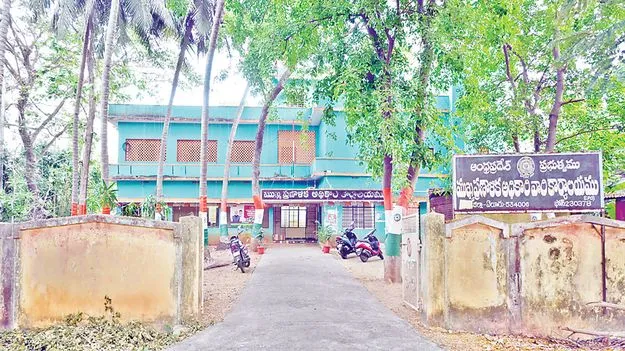 పట్టించుకోరా..?