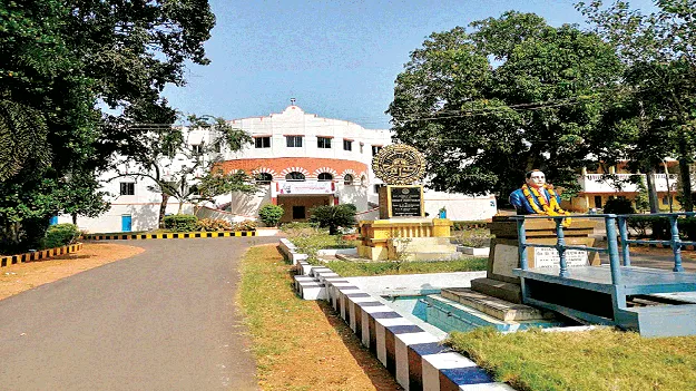 ఆ ఇద్దరిపై వేటు