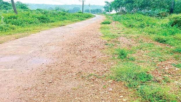  తవ్వేశారు.. వదిలేశారు