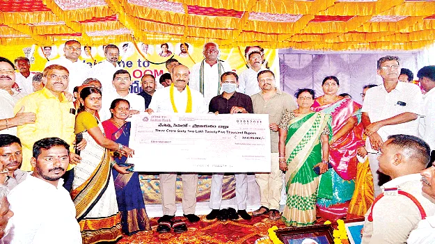 చేనేత కార్మికుల సంక్షేమానికి కృషి