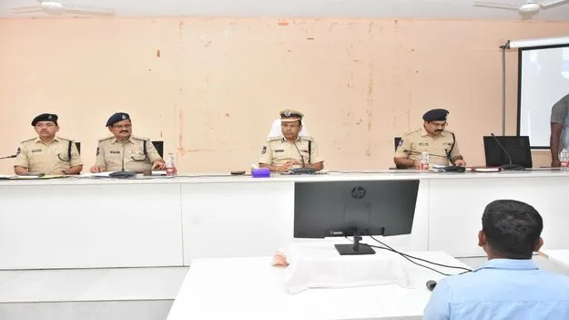 పెండింగ్‌ కేసులను సత్వరమే పరిష్కరించాలి 