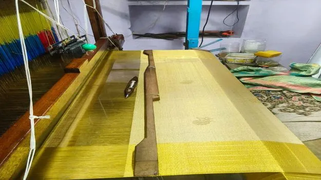 బంగారం, వెండి పూలతో పట్టుచీర 