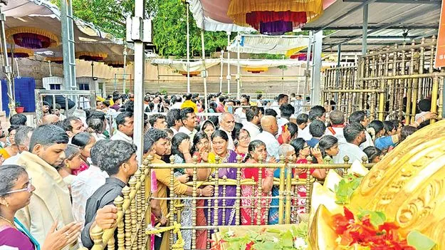 శ్రీశైలంలో భక్తుల రద్దీ 
