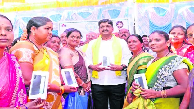 MINISTER: టీడీపీ హయాంలోనే మహిళల్లో చైతన్యం