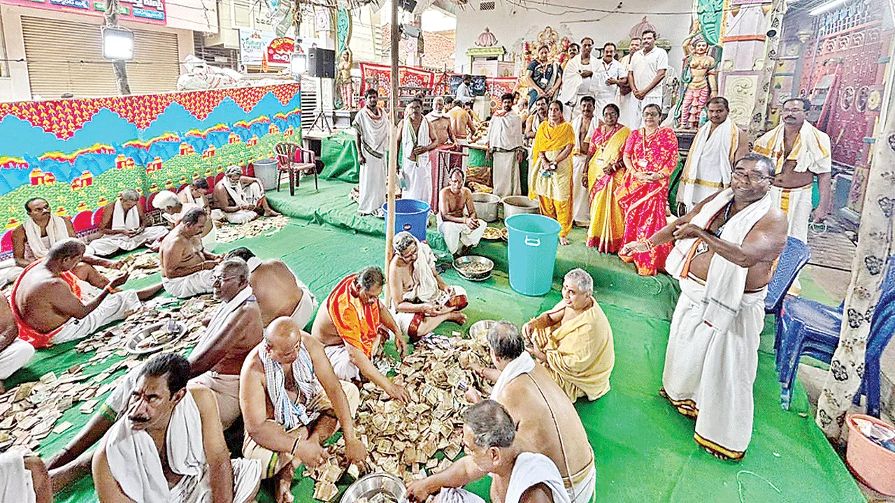 మావుళ్లమ్మ హుండీల ఆదాయం రూ.61.06 లక్షలు