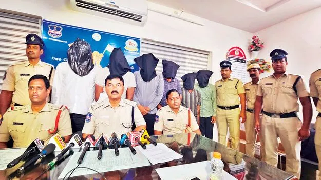 ఆరుగురు అంతర్రాష్ట్ర దొంగల అరెస్టు 
