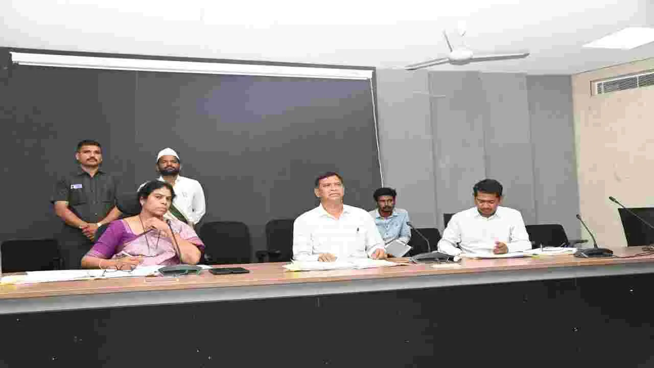 kumaram bheem asifabad- ప్రజలకు మెరుగైన వైద్య సేవలు అందించాలి