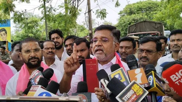 మంథనిని అల్లకల్లోలం చేస్తున్న శ్రీధర్‌బాబు