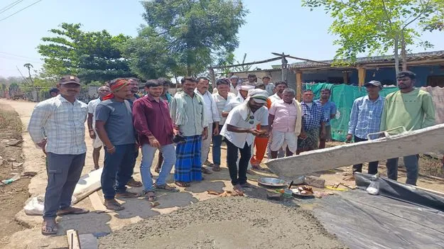 kumaram bheem asifabad- సీసీ రోడ్డు పనులు ప్రారంభం