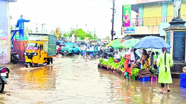 RAIN: ఉరవకొండలో భారీ వర్షం
