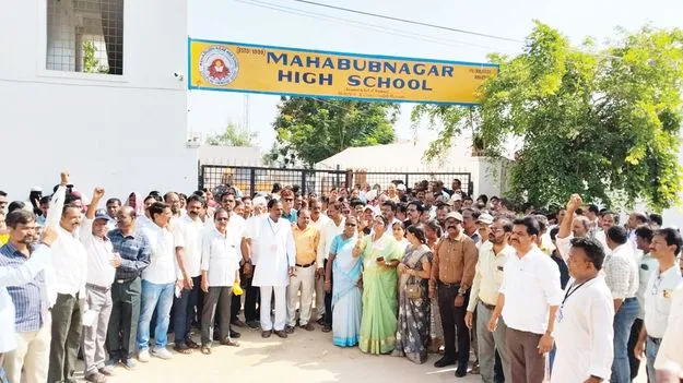 పెండింగ్‌ డబ్బులు ఇవ్వాలి