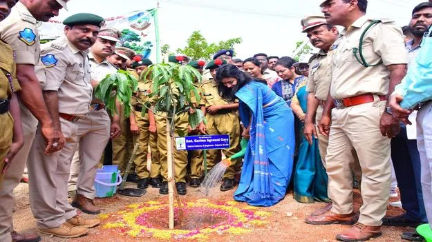 ప్రతి ఒక్కరూ మొక్కలు నాటి సంరక్షించాలి