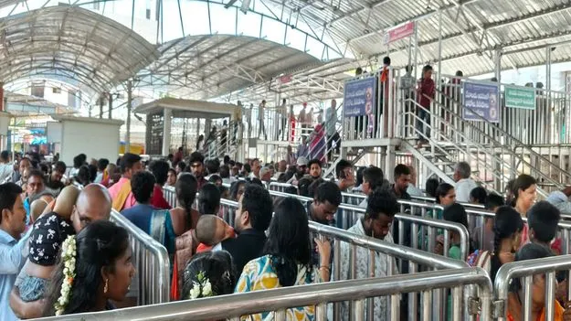  వేములవాడలో రద్దీ