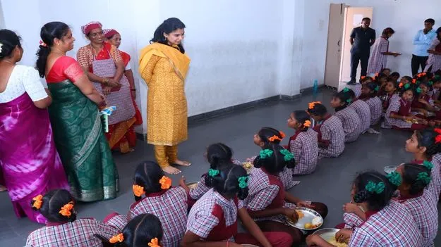విద్యార్థులకు నాణ్యమైన భోజనం అందించాలి