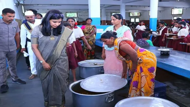 విద్యార్థులకు నాణ్యమైన ఆహారం అందించాలి