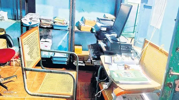 విధులకు సచివాలయ ఉద్యోగుల డుమ్మా