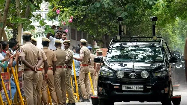 విజయ్‌ కాన్వాయ్‌ మాయం!