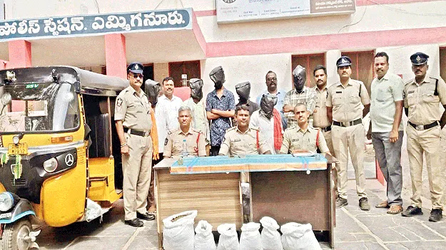 ఐదు కిలోల గంజాయి పట్టివేత