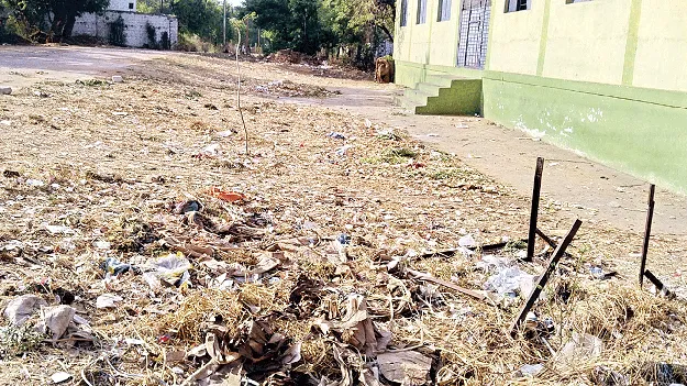ఎక్కడి చెత్తకుప్పలు అక్కడే