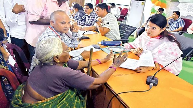 అధికారులు బాధ్యతగా వ్యవహరించాలి