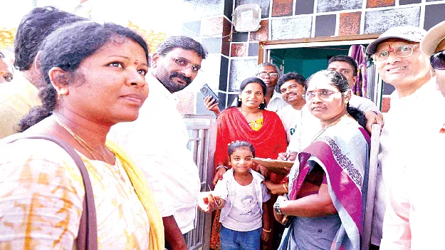 ప్రభుత్వ బడుల్లో చేర్పించండి