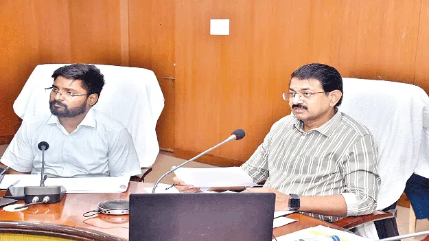  ప్రభుత్వ భూములను గుర్తించాలి: కలెక్టర్‌