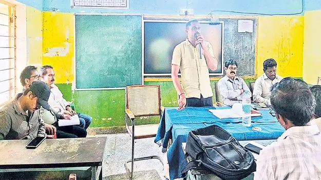 అన్ని పాఠశాలలకు భవనాలు