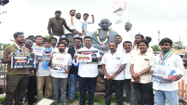 విద్యార్థుల పోరాటానికి తొలి విజయం 