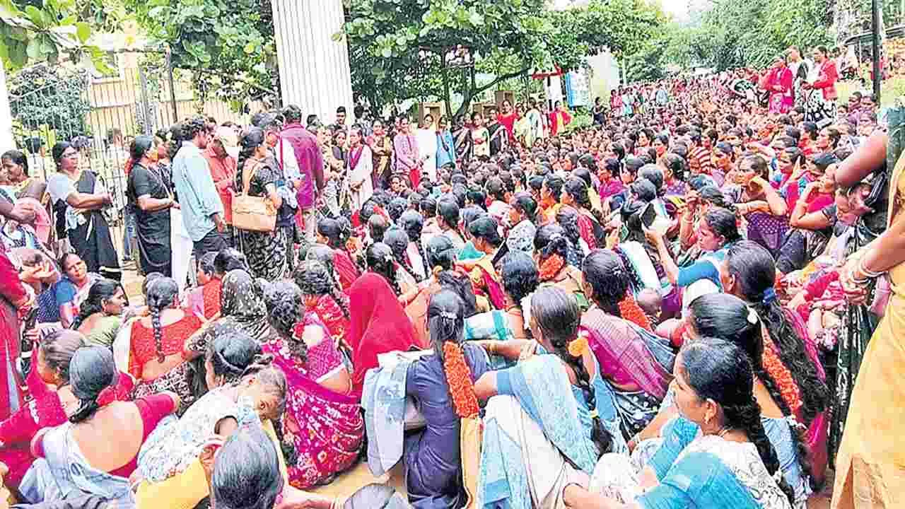 కదంతొక్కిన అంగన్‌వాడీలు