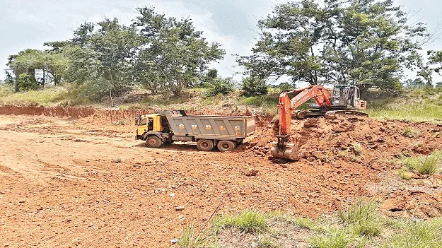 వైసీపీనేత మట్టి దందా