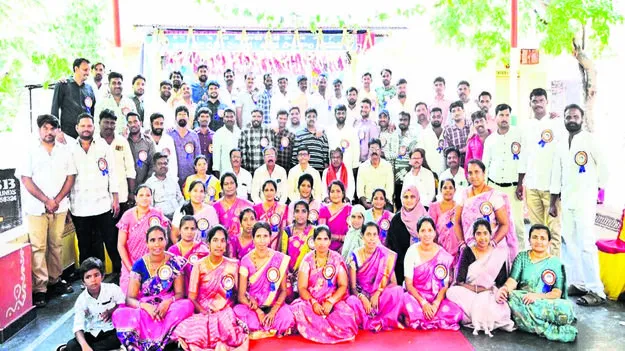 SCHOOL: పూర్వ విద్యార్థుల ఆత్మీయ సమావేశం