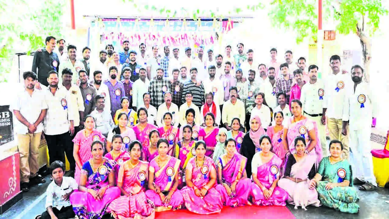 SCHOOL: పూర్వ విద్యార్థుల ఆత్మీయ సమావేశం