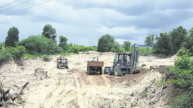 kumaram bheem asifabad- ఇసుక తోడేస్తున్నారు..