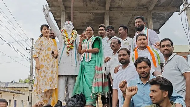 kumaram bheem asifabad- రాజీవ్‌గాంధీకి ఘన నివాళి