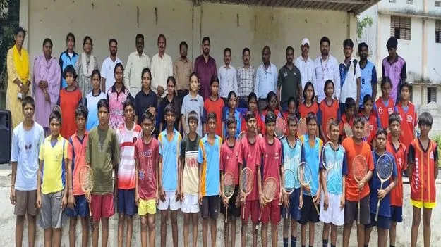 kumaram bheem asifabad-ఉత్సాహంగా బాల్‌ బ్యాడ్మింటన్‌ పోటీలు 