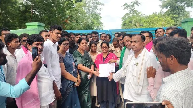 kumaram bheem asifabad-కలెక్టరేట్‌ ఎదుట పోడు రైతుల ధర్నా
