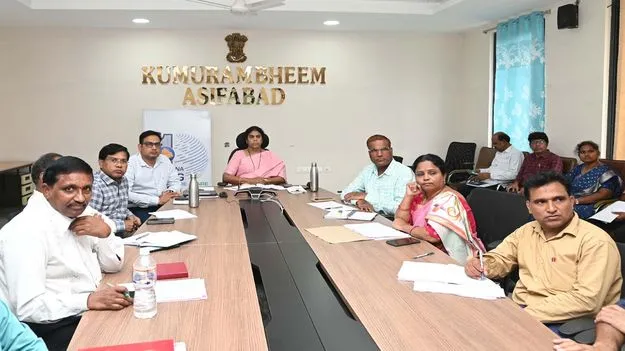 kumaram bheem asifabad- విద్యార్థులకు రెండు జతల ఏకరూప దుస్తులు అందజేయాలి