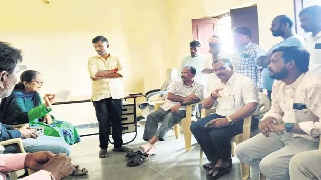 ధాన్యం కొనుగోలు కేంద్రంలో గోల్‌మాల్‌