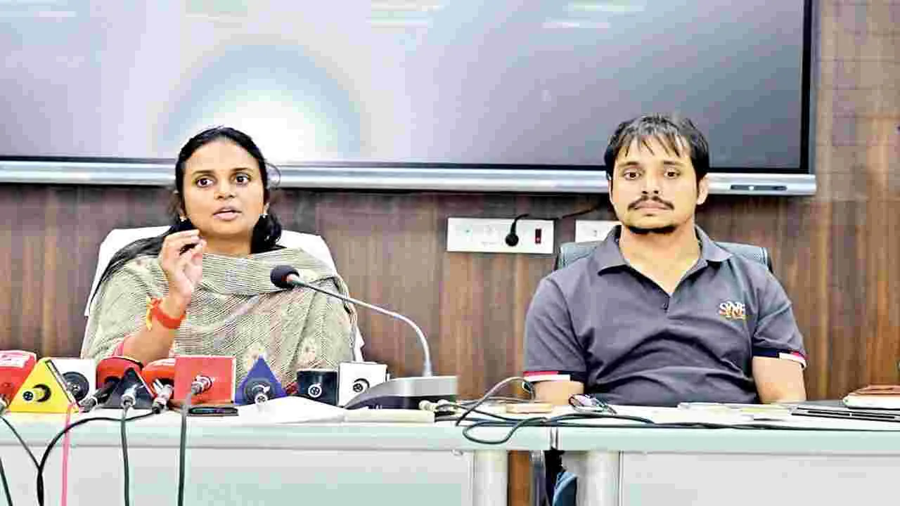 ఓటర్లు ఎన్యుమరేషన్‌ ఫారాలను వెంటనే అందజేయాలి